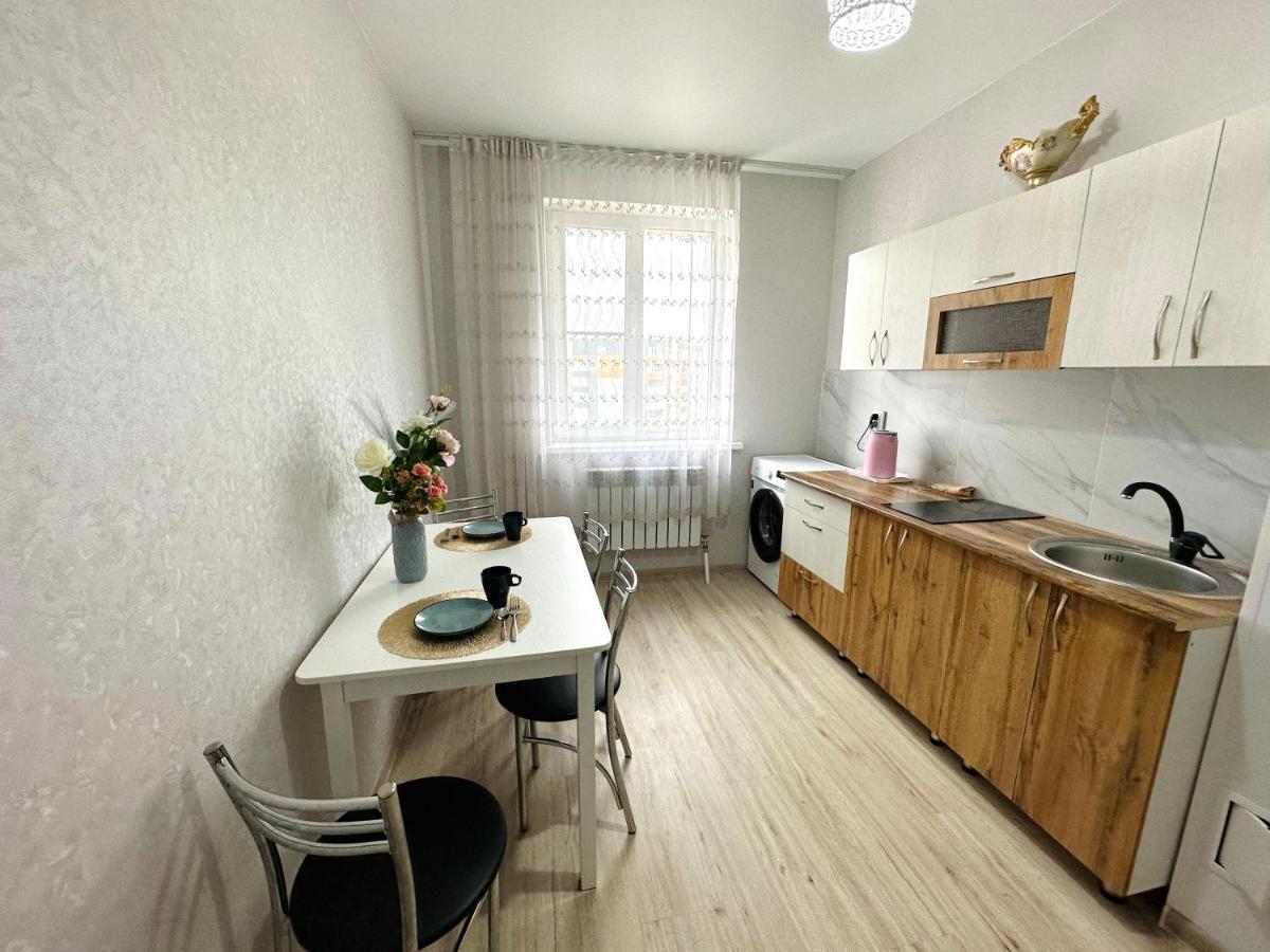1 Комнатная Драмтеатр 1Bedroom Apartment Öskemen Buitenkant foto
