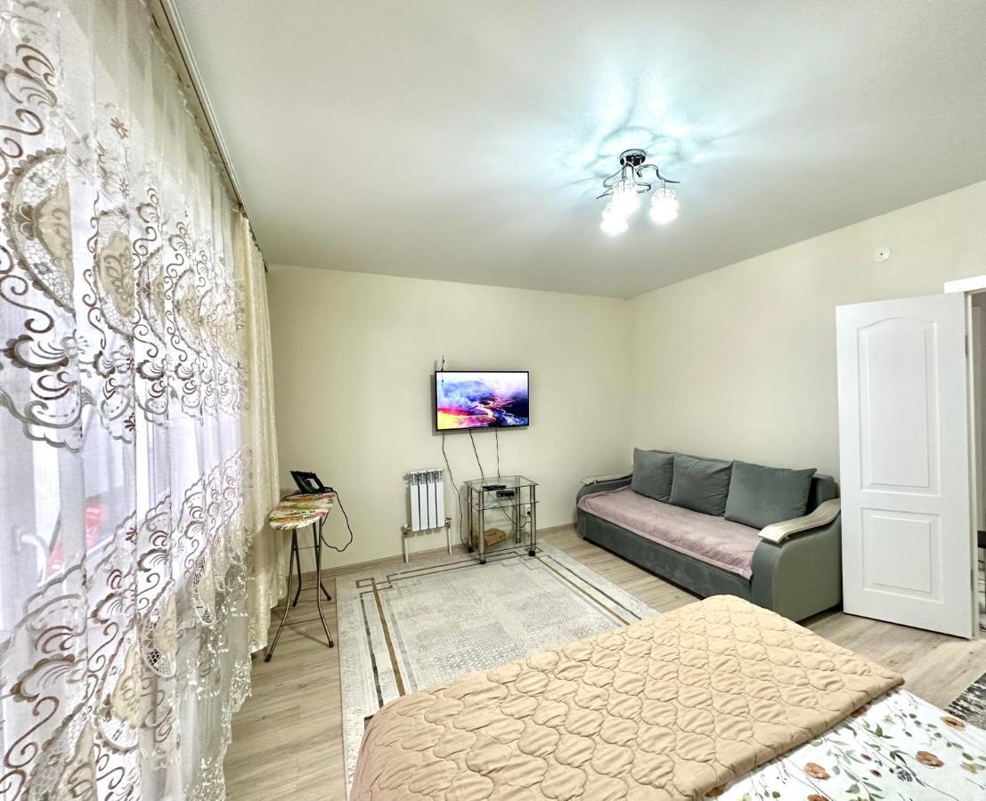 1 Комнатная Драмтеатр 1Bedroom Apartment Öskemen Buitenkant foto